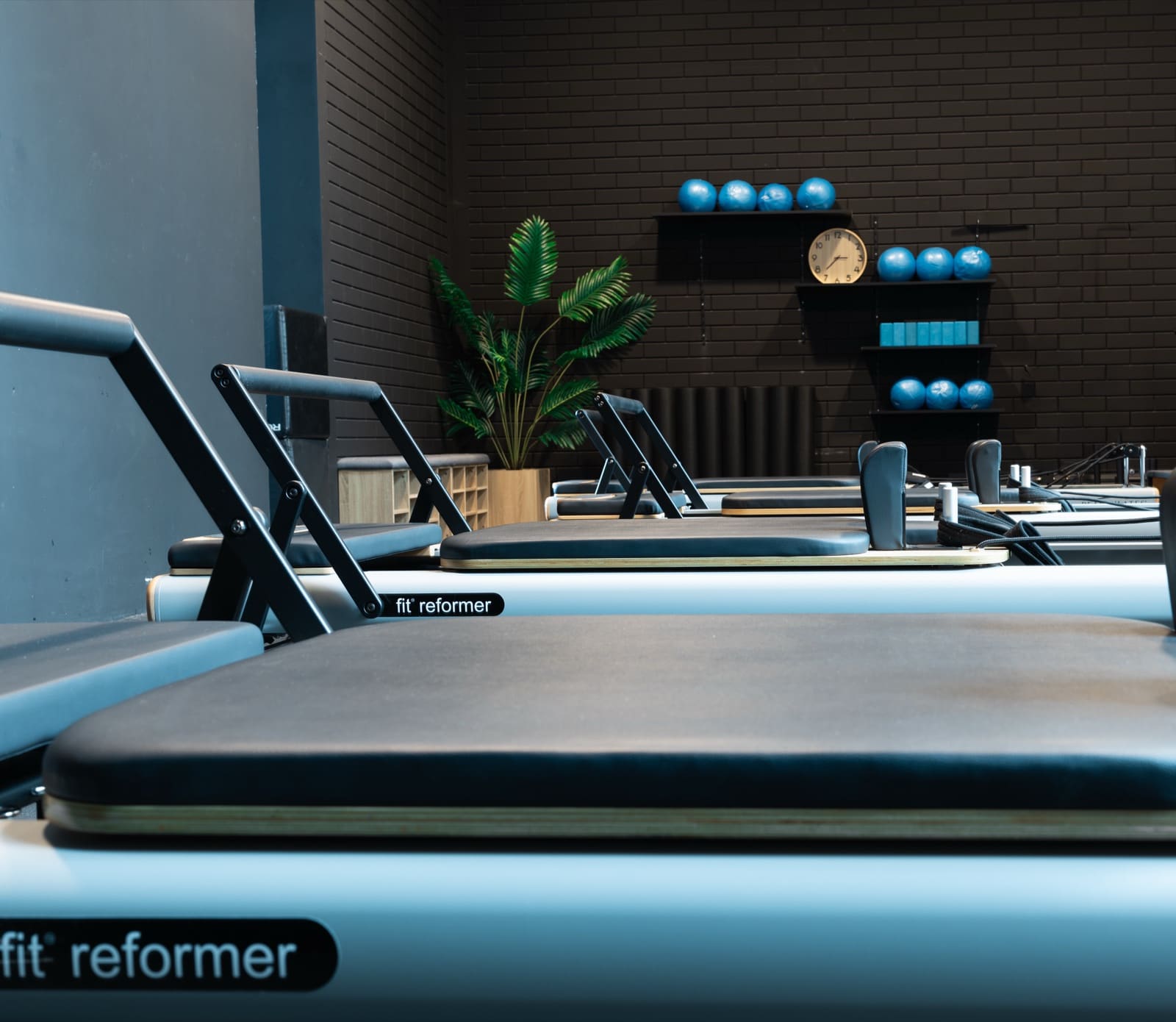 Rij reformers in de pilatesstudio van Body Matrix Rotterdam Katendrecht